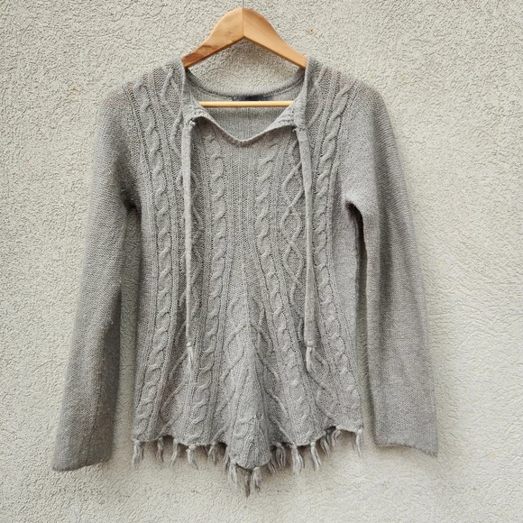 PRANA Womens Shelby Poncho Sweater Small Gray Wool Cable Knit Boho Fringe Top - Picture 1 of 10